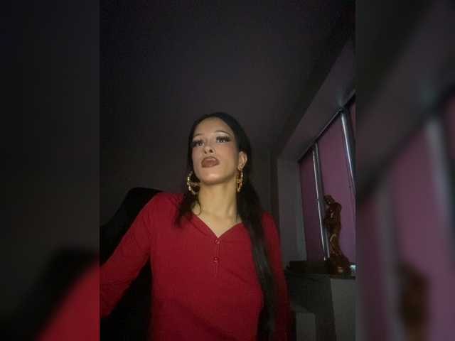 Gloria8's BongaCams show and profile