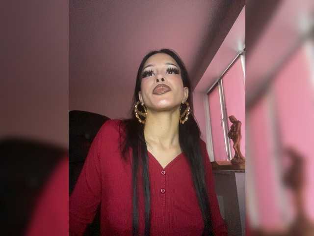 Gloria8's BongaCams show and profile