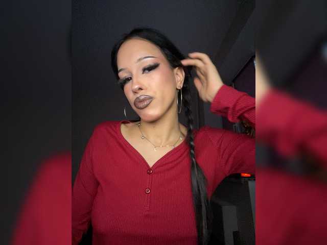 Gloria8's BongaCams show and profile