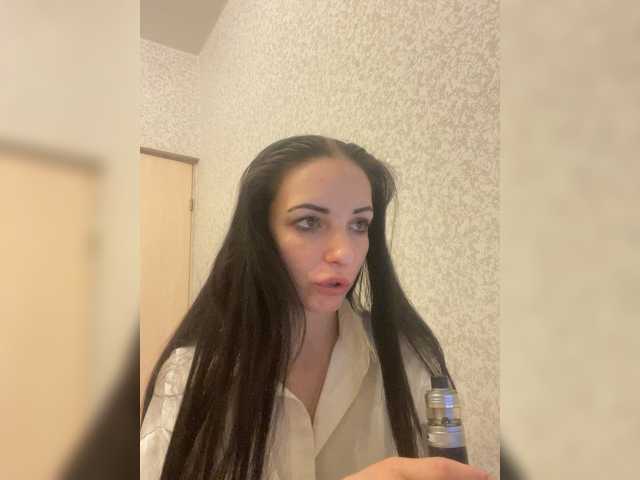 le modèle Barbi-97 est en webcam porno dans un show sur le site bongacams, il possède les tags suivants: White/Caucasian,Brunette,Shaved