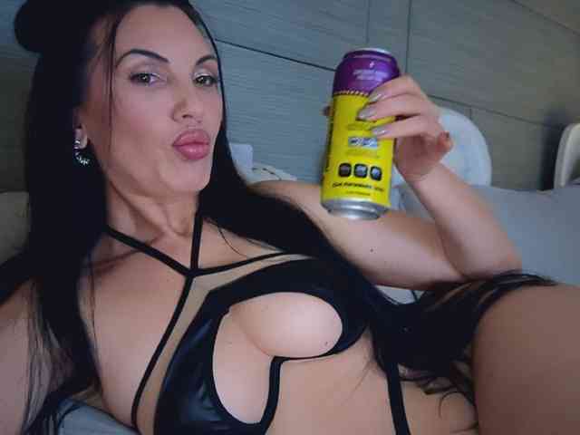 LvyOna Live Webcam on BongaCams