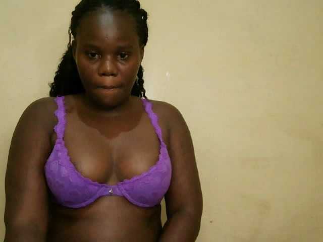 Cute-latifah webcam bongacams model stream image