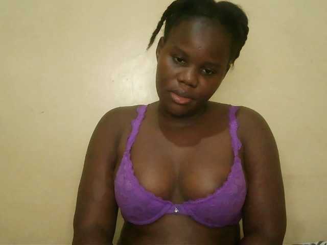 Cute-latifah webcam bongacams model stream image