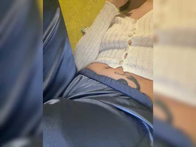 Juicypeach69's BongaCams show and profile