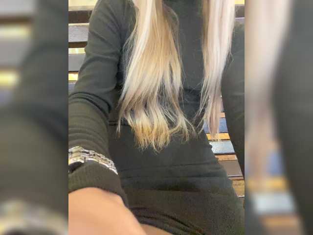 Juicypeach69's BongaCams show and profile