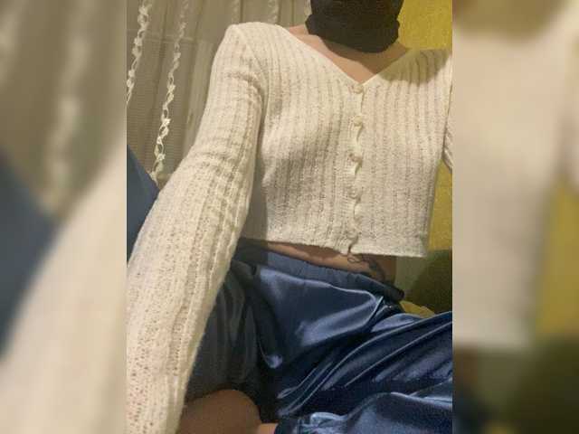 Juicypeach69's BongaCams show and profile