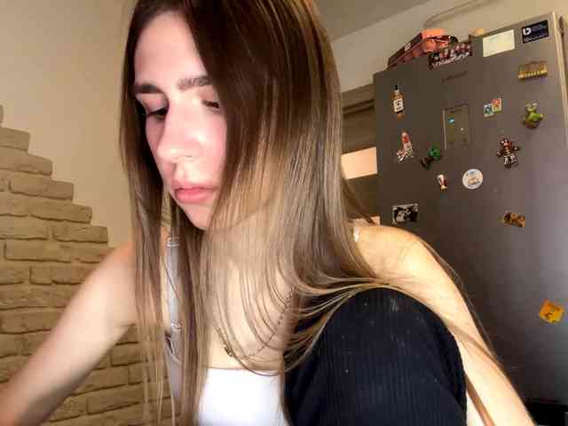 AshantiBadolato webcam