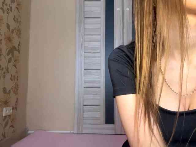 AshantiBadolato webcam