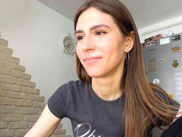 AshantiBadolato webcam