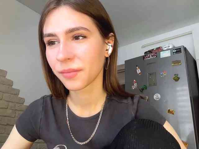 AshantiBadolato webcam