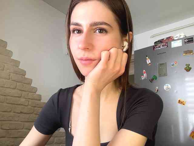 AshantiBadolato webcam