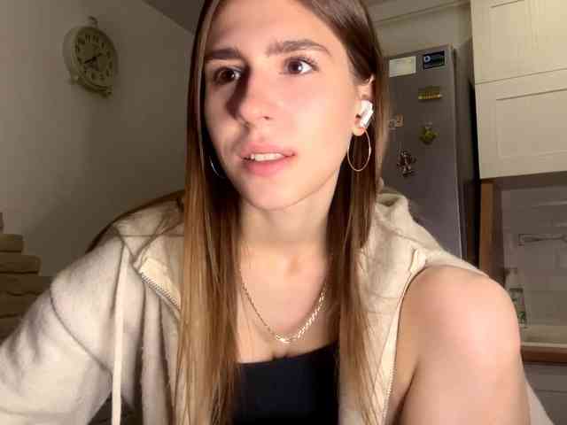 AshantiBadolato webcam