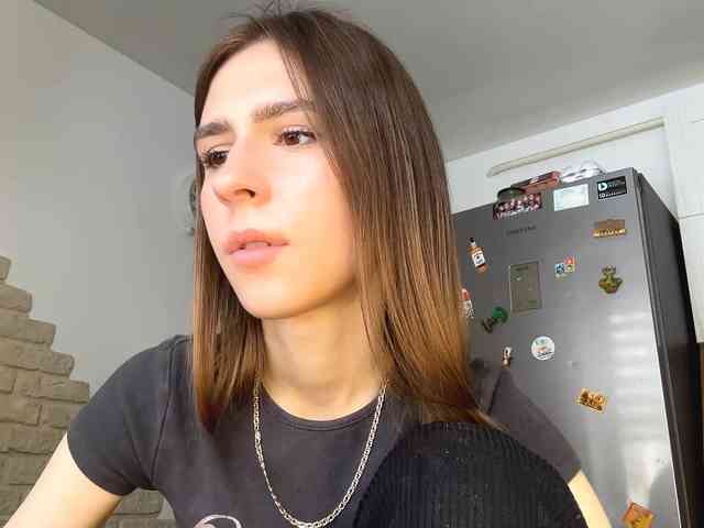 AshantiBadolato webcam