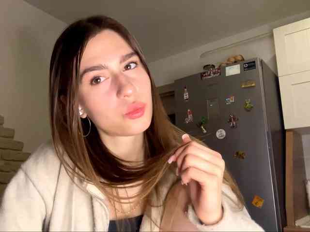 AshantiBadolato webcam