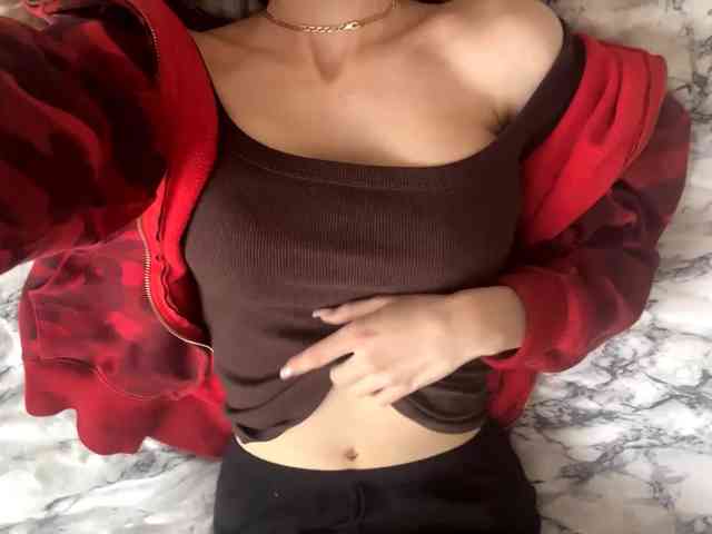 AshantiBadolato webcam