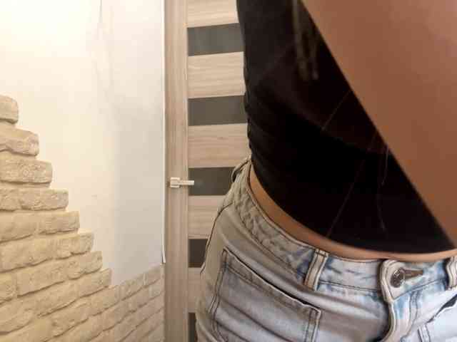 AshantiBadolato webcam