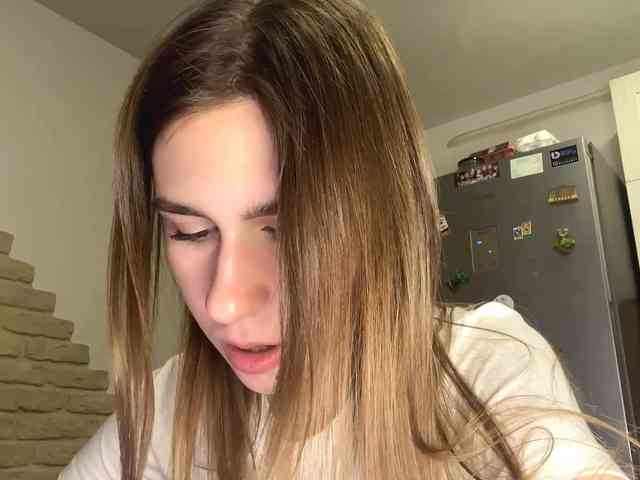 AshantiBadolato webcam