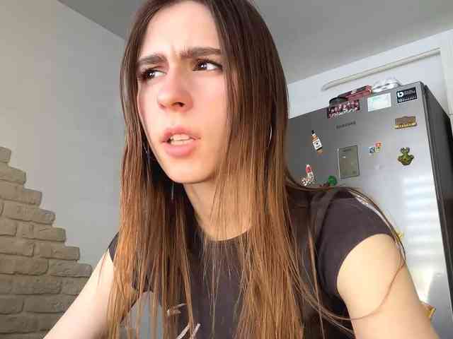 AshantiBadolato webcam