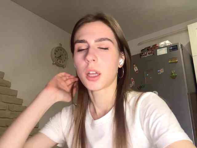 AshantiBadolato webcam