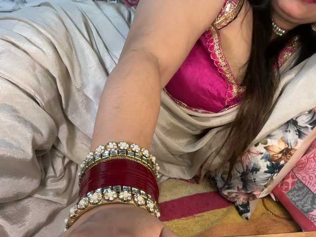 Mahimagic-doll's BongaCams show and profile