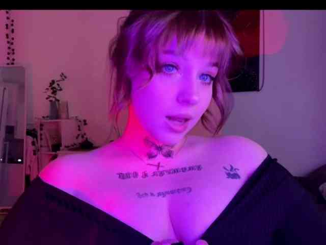 CarlottaMilam webcam