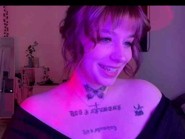 CarlottaMilam webcam