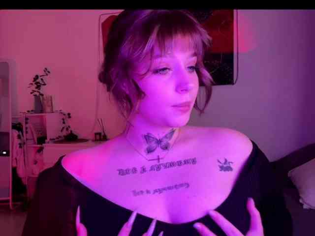 CarlottaMilam webcam