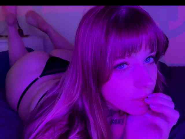 CarlottaMilam webcam