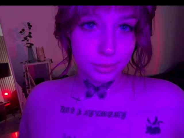 CarlottaMilam webcam