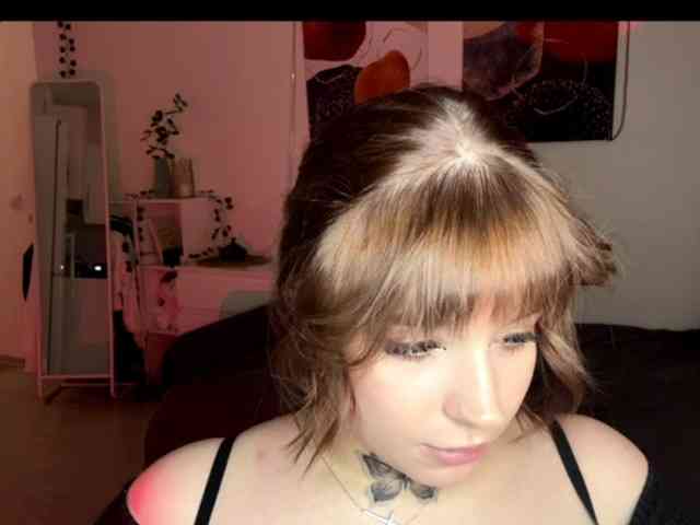 CarlottaMilam webcam