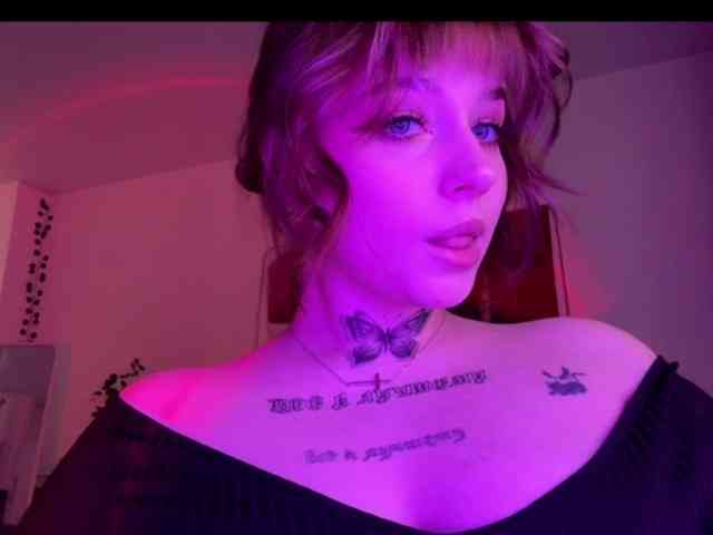 CarlottaMilam webcam