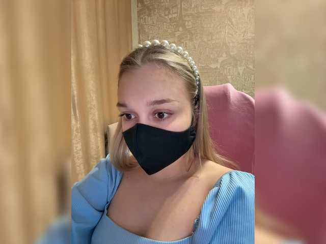 KiraBlin's BongaCams show and profile