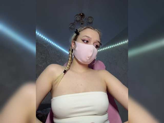 KiraBlin's BongaCams show and profile