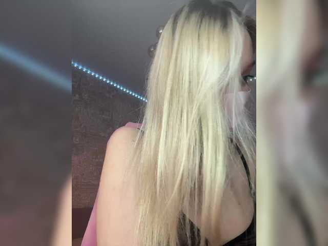 KiraBlin's BongaCams show and profile