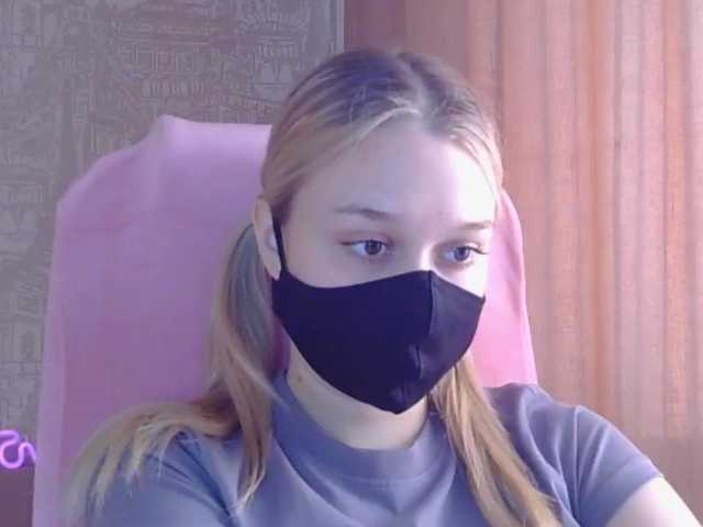 KiraBlin's BongaCams show and profile