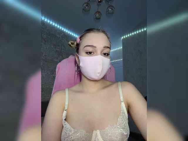 KiraBlin Live Webcam on BongaCams