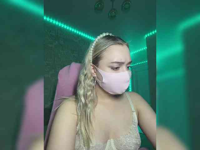 KiraBlin Live Webcam on BongaCams