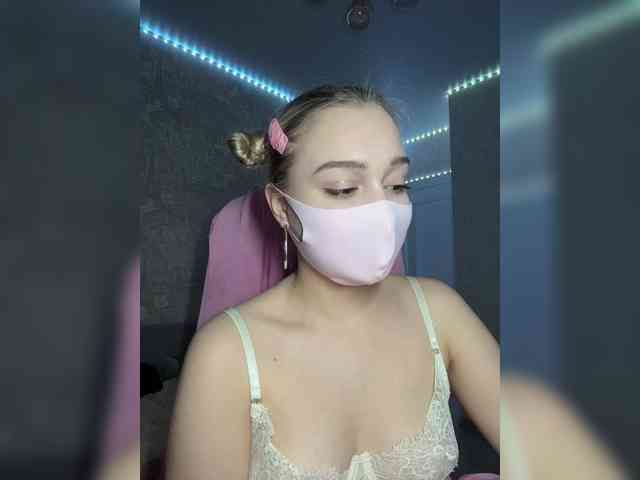 KiraBlin Live Webcam on BongaCams