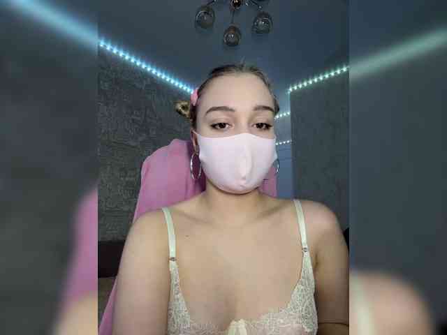 KiraBlin Live Webcam on BongaCams