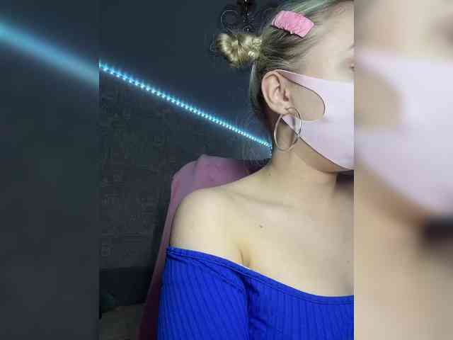 KiraBlin Live Webcam on BongaCams