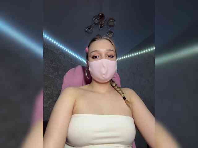 KiraBlin Live Webcam on BongaCams