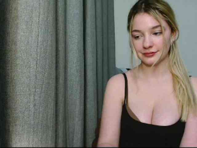 EvelineTop Live Webcam on BongaCams