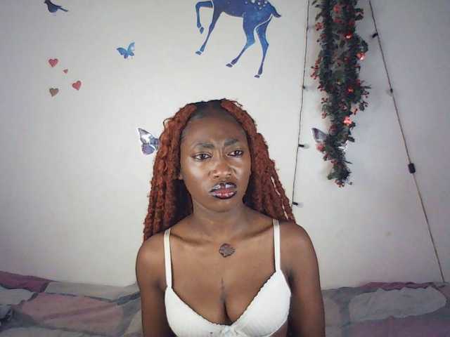 LeylieCandy's BongaCams show and profile