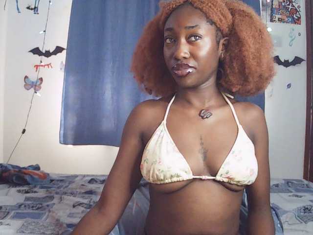 LeylieCandy's BongaCams show and profile