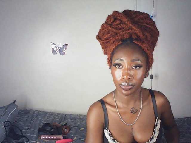 LeylieCandy's BongaCams show and profile