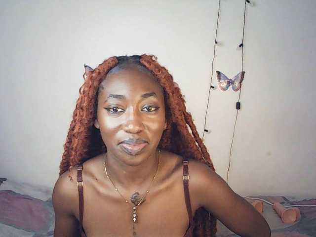 LeylieCandy's BongaCams show and profile