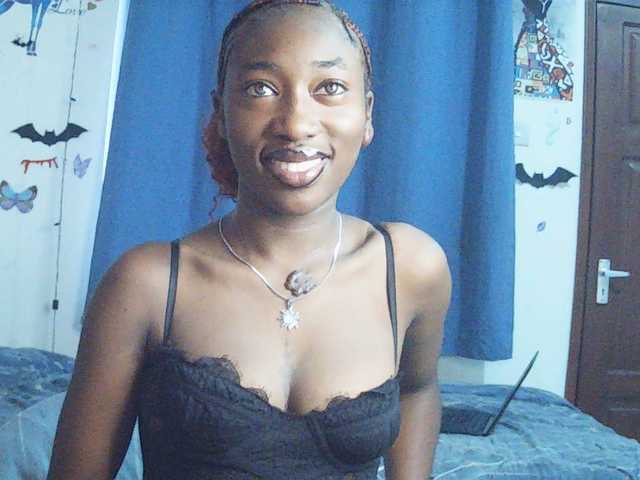 LeylieCandy's BongaCams show and profile