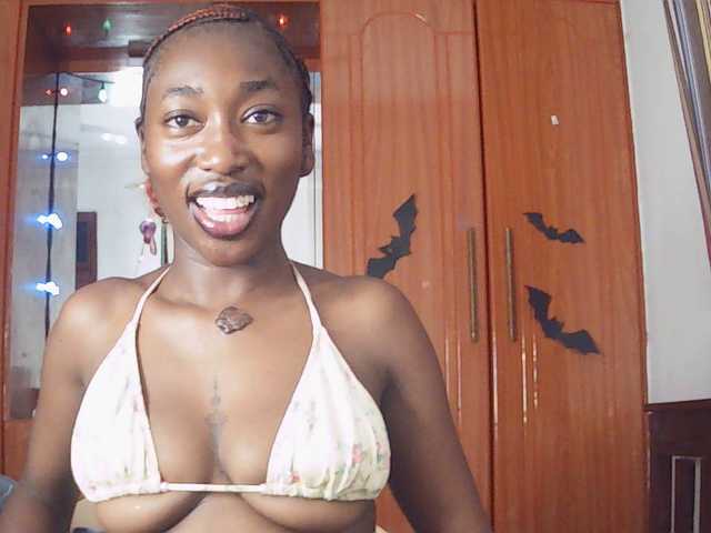 LeylieCandy's BongaCams show and profile