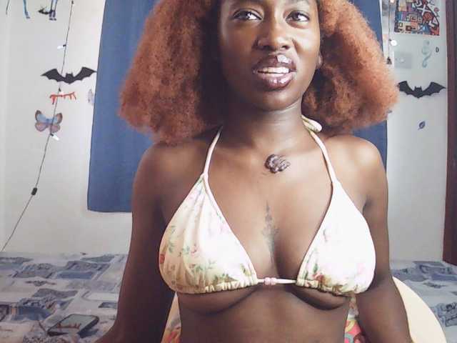 LeylieCandy's BongaCams show and profile