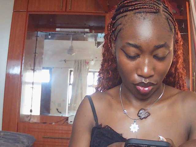 LeylieCandy's BongaCams show and profile